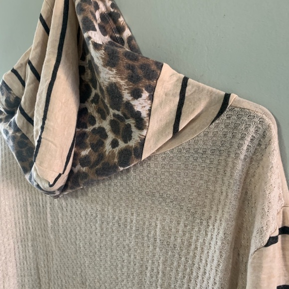 7th Ray long sleeved hooded shirt - Picture 2 of 4